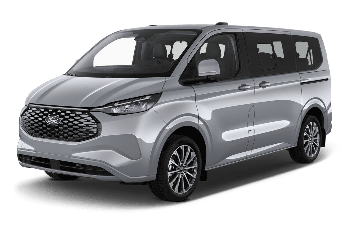 Schräge Frontansicht eines Ford E-Tourneo Custom , freigestellt
