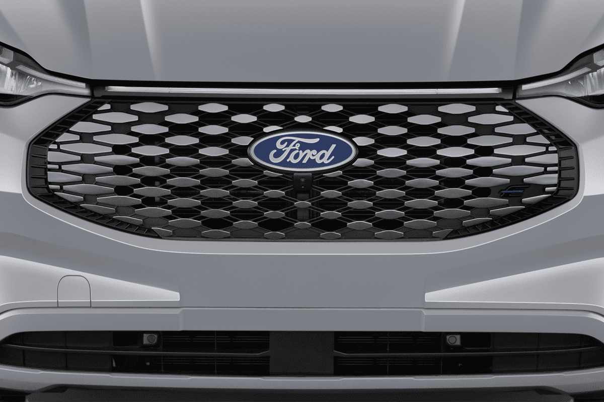Kühlergrill eines Ford E-Tourneo Custom 