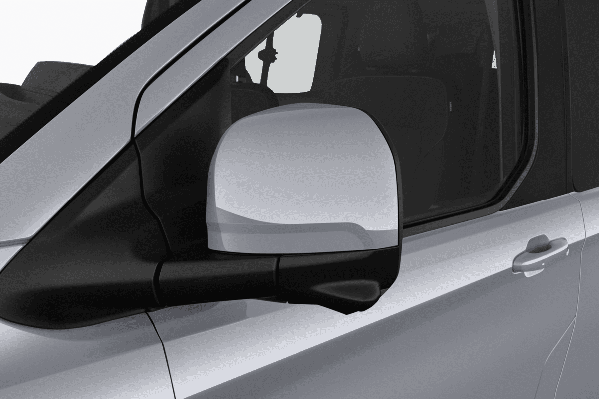 Rückspiegel eines Ford E-Tourneo Custom 