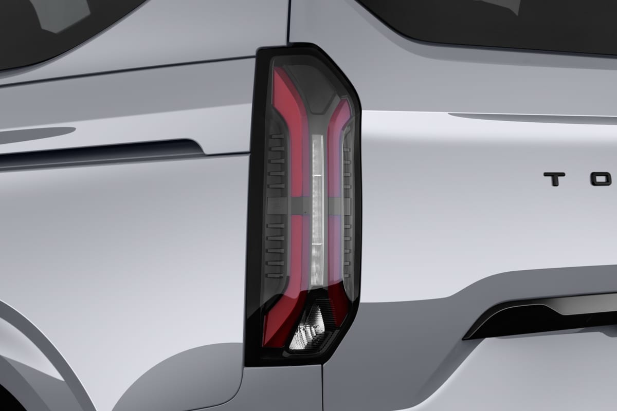 Heckleuchten eines Ford E-Tourneo Custom 