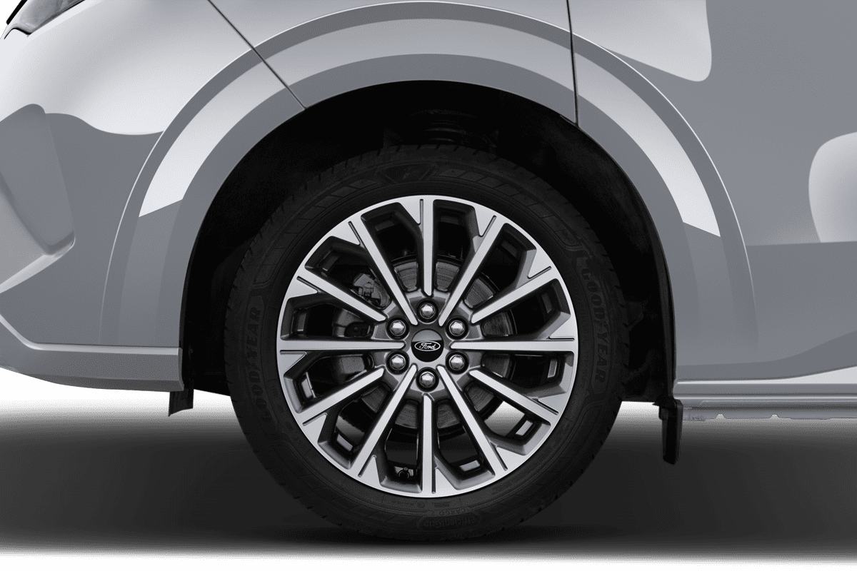 Radkappe oder Felge eines Ford E-Tourneo Custom 