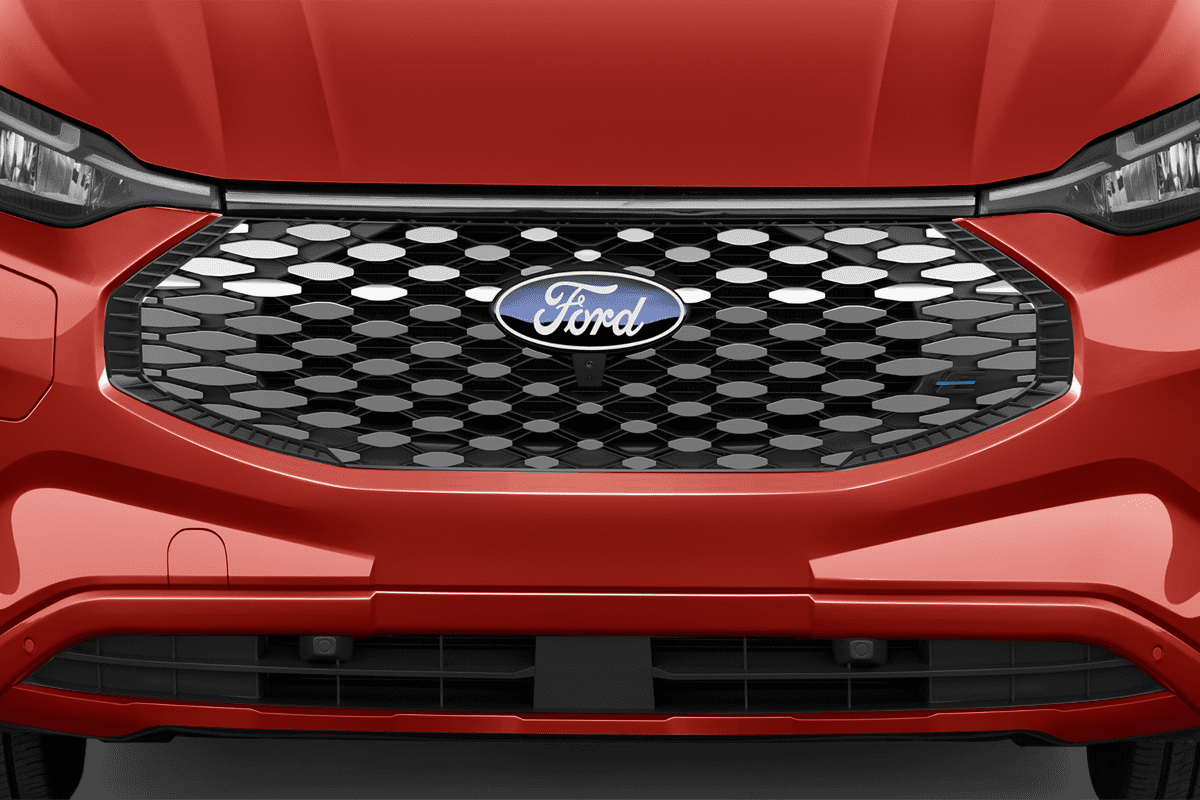 Kühlergrill eines Ford Transit E-Custom Kastenwagen