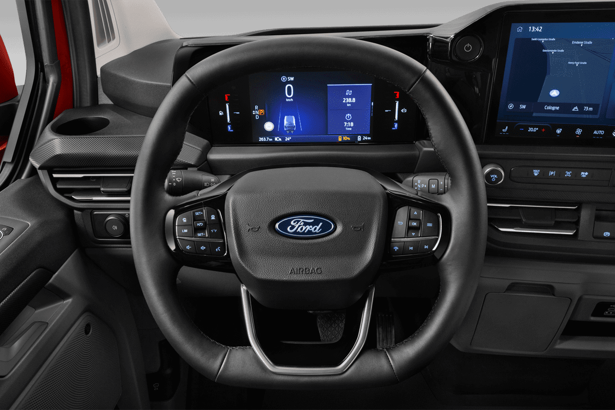 Lenkrad eines Ford Transit E-Custom Kastenwagen