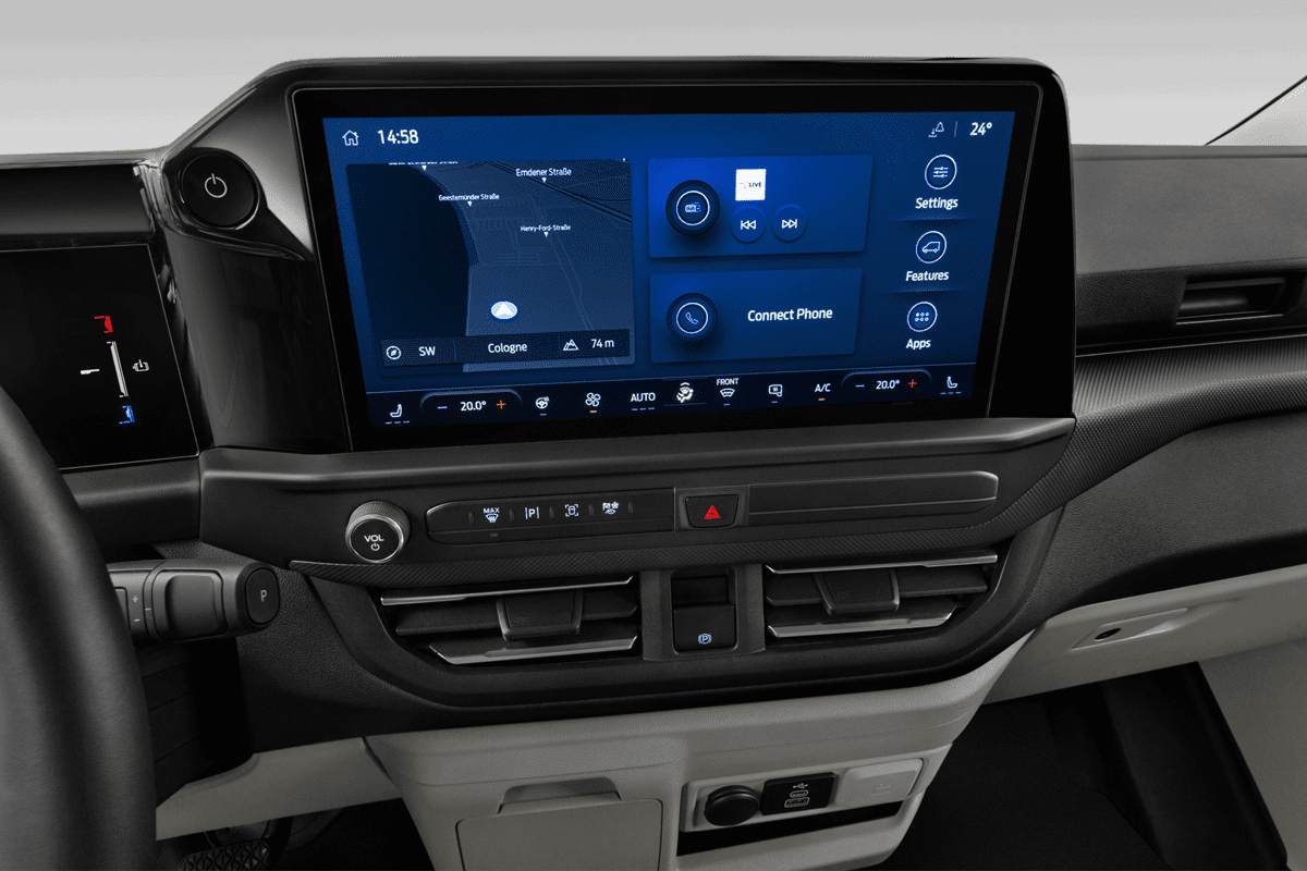 Mittelkonsole eines Ford Transit E-Custom Kastenwagen