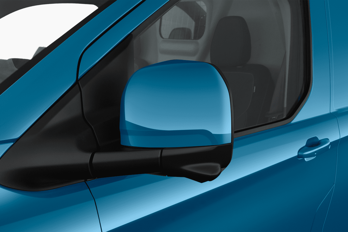 Rückspiegel eines Ford Transit E-Custom Kastenwagen