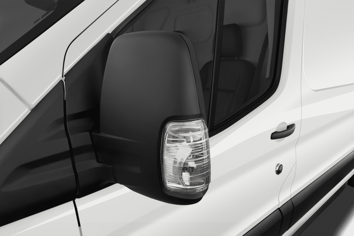 Rückspiegel eines Ford E-Transit
