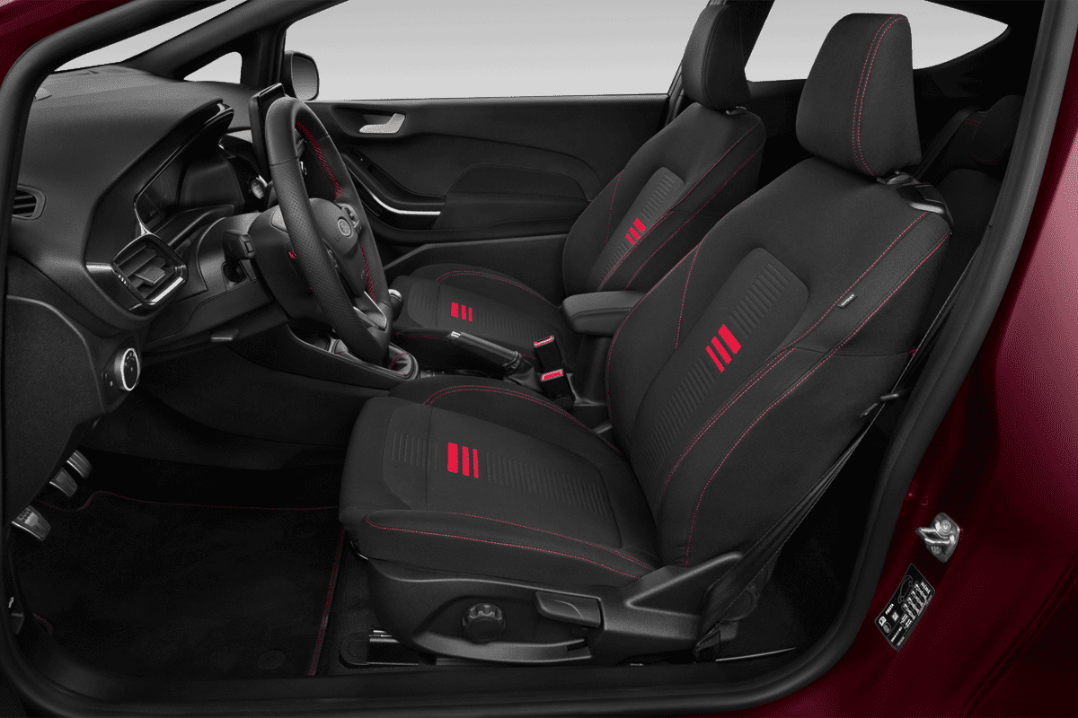 Vordersitze eines Ford Fiesta