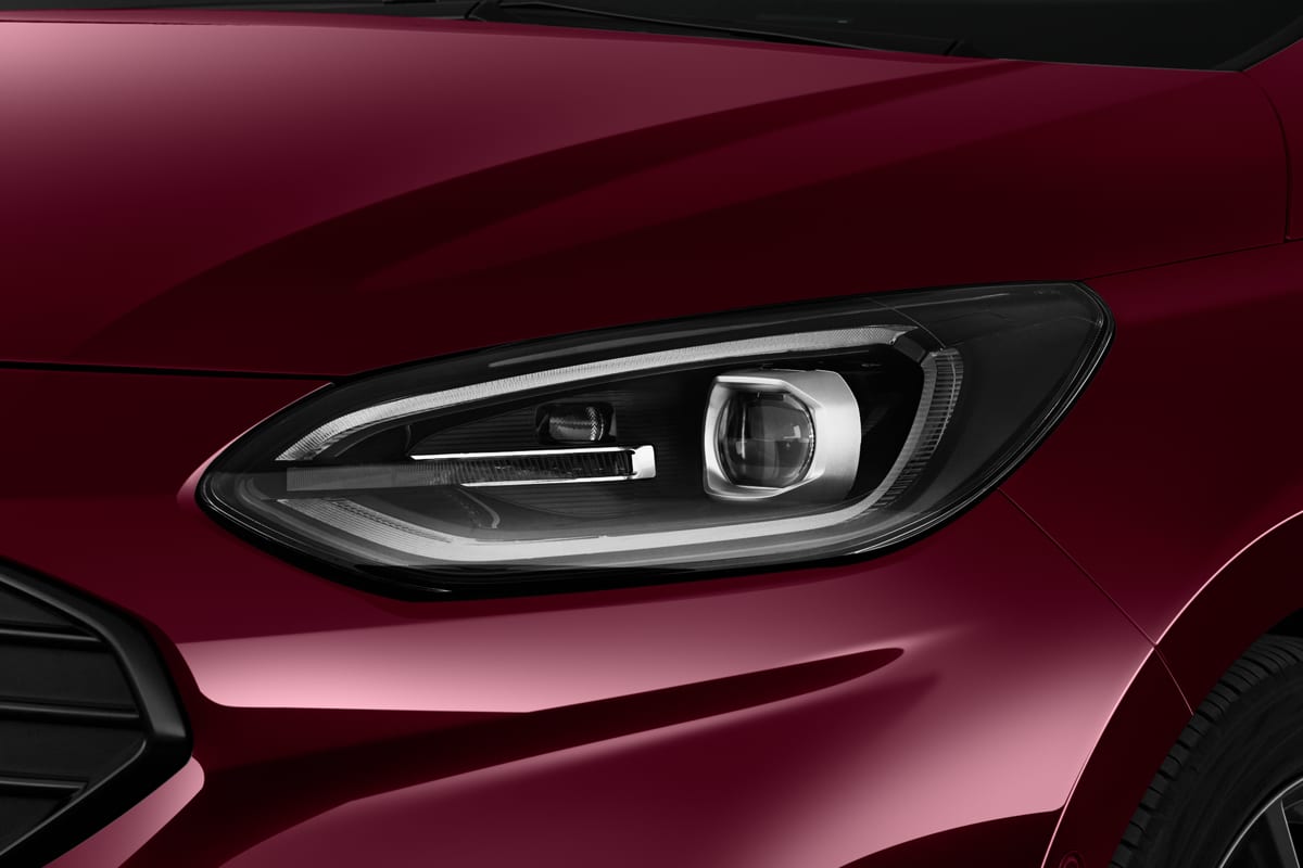 Frontscheinwerfer eines Ford Fiesta