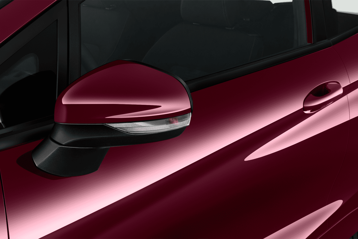 Rückspiegel eines Ford Fiesta