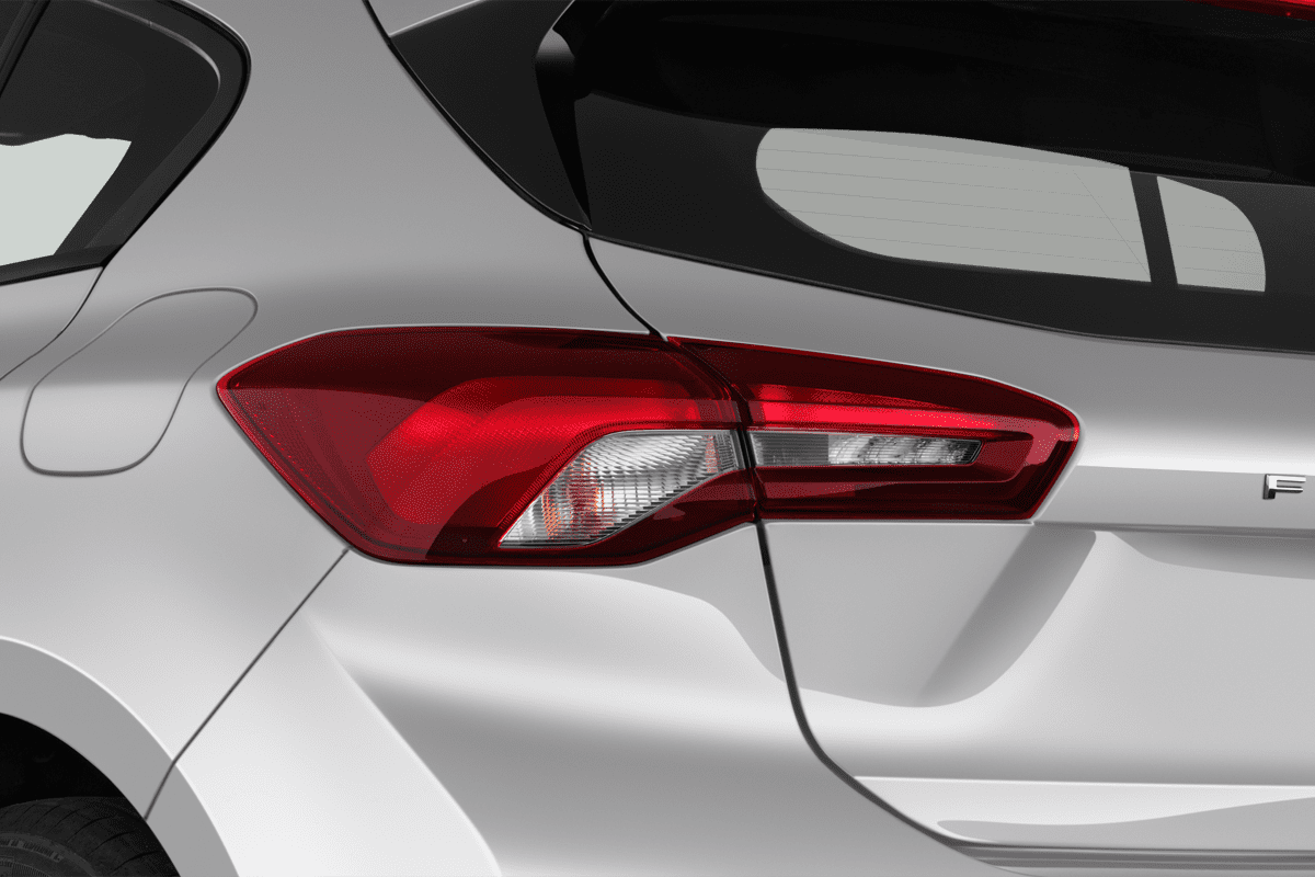 Heckleuchten eines Ford Focus 5-türig