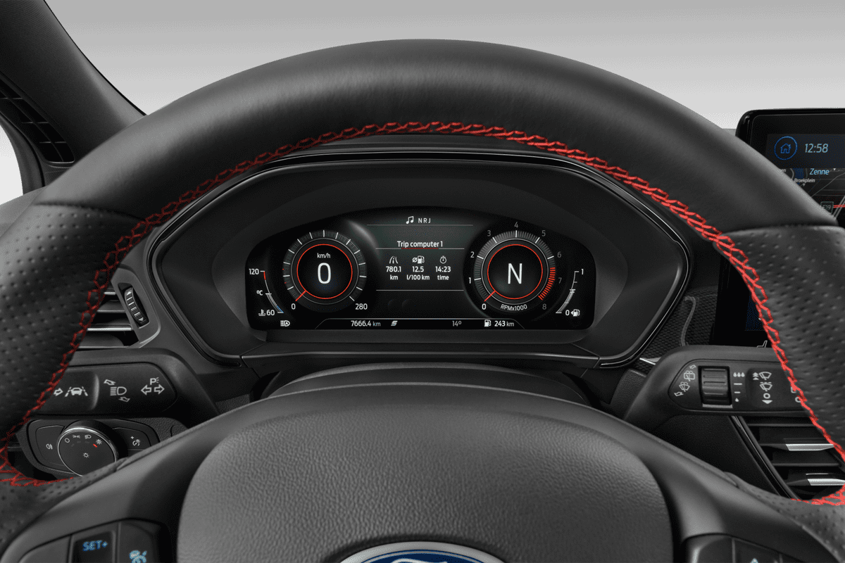 Kombiinstrument eines Ford Focus ST