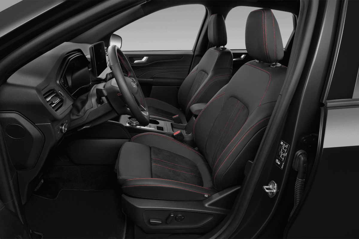 Vordersitze eines Ford Kuga Hybrid 