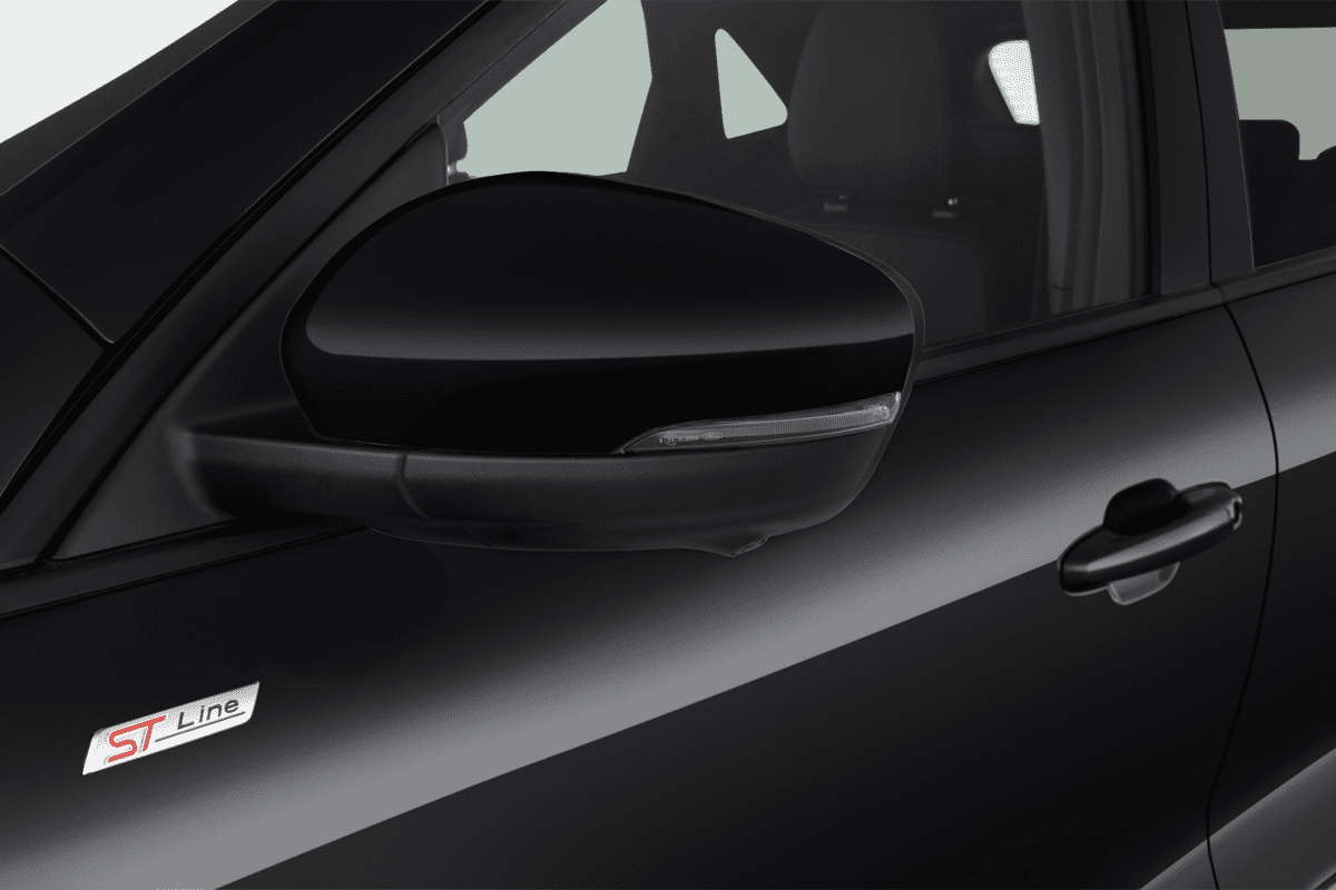 Rückspiegel eines Ford Kuga Hybrid 