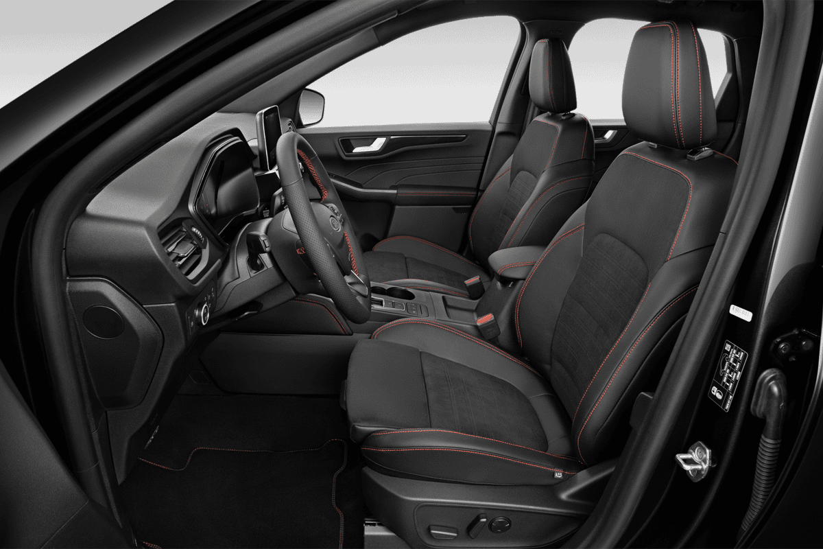 Vordersitze eines Ford Kuga Plug-in-Hybrid 