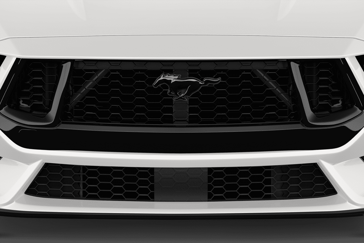 Kühlergrill eines Ford Mustang Convertible