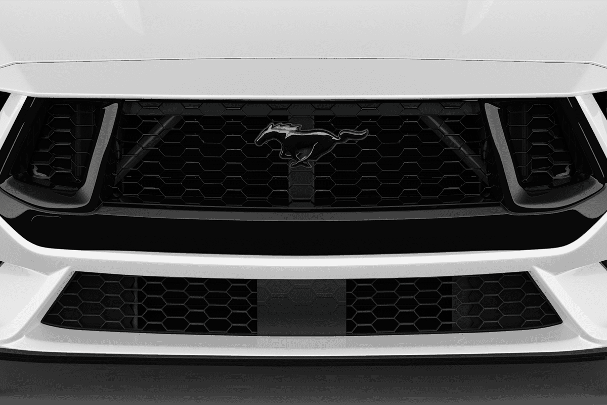 Kühlergrill eines Ford Mustang Convertible (neues Modell)