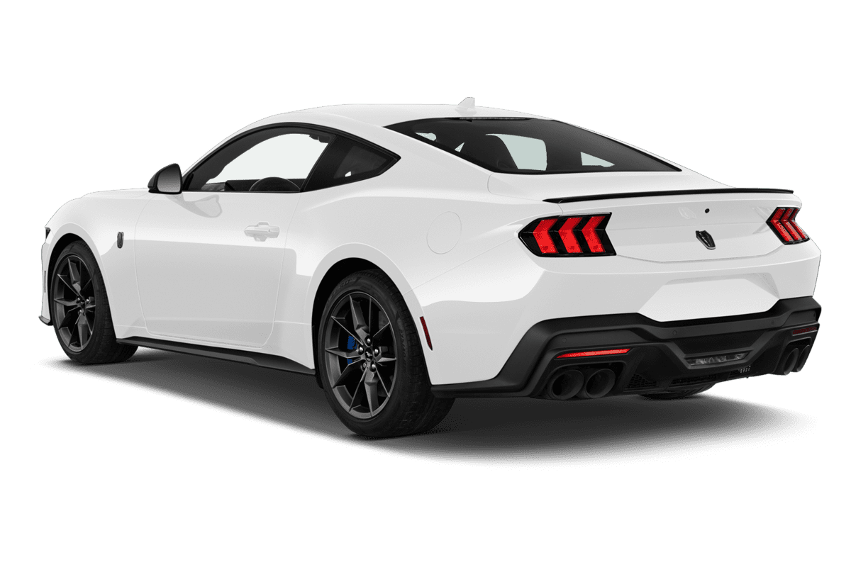 Schräge Heckansicht eines Ford Mustang Fastback, freigestellt
