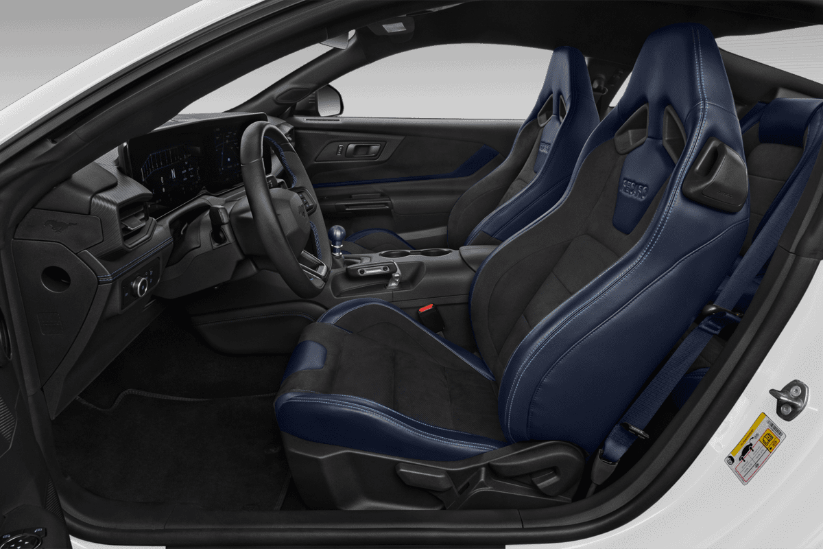 Vordersitze eines Ford Mustang Fastback