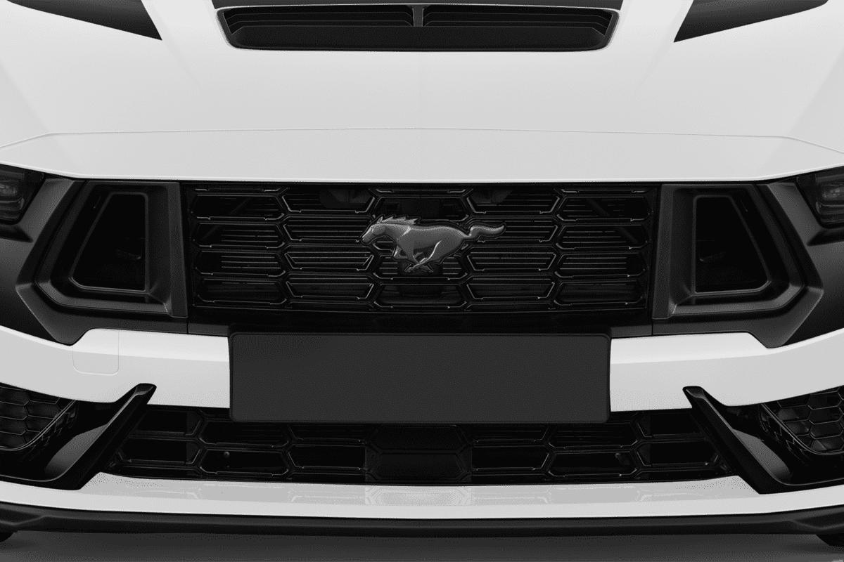 Kühlergrill eines Ford Mustang Fastback