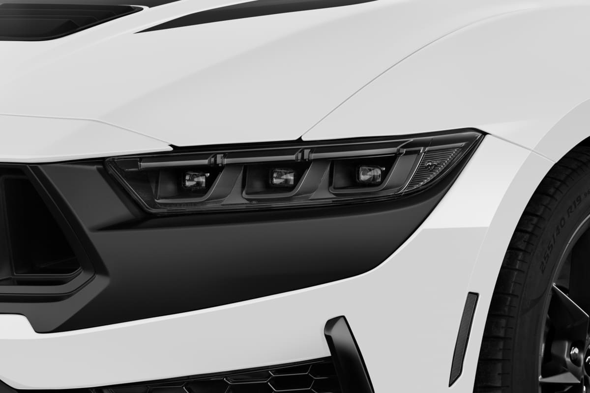 Frontscheinwerfer eines Ford Mustang Fastback