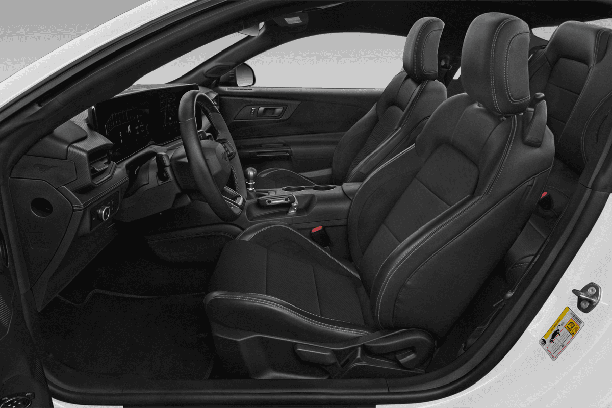 Vordersitze eines Ford Mustang Fastback (neues Modell)