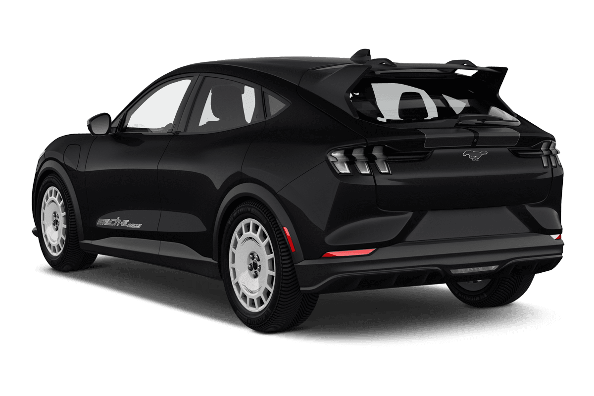 Schräge Heckansicht eines Ford Mach E (neues Modell), freigestellt