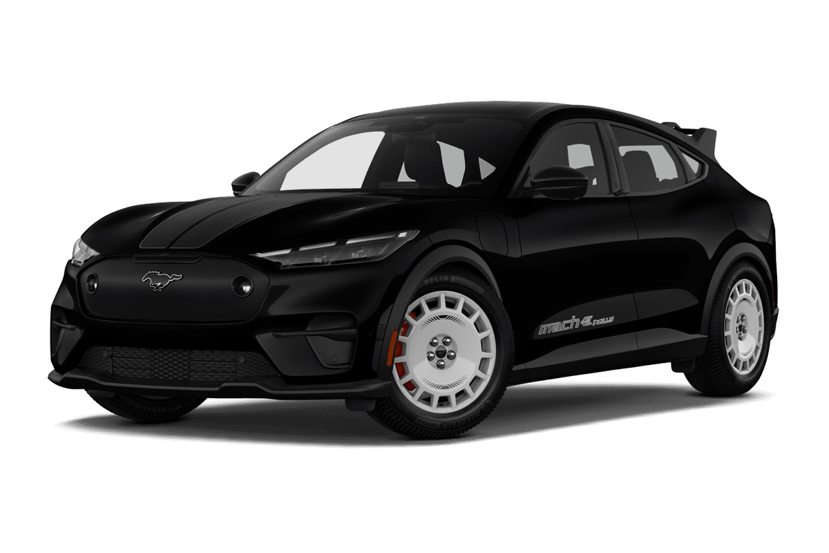 Tiefe, schräge Heckansicht eines Ford Mach E (neues Modell), freigestellt