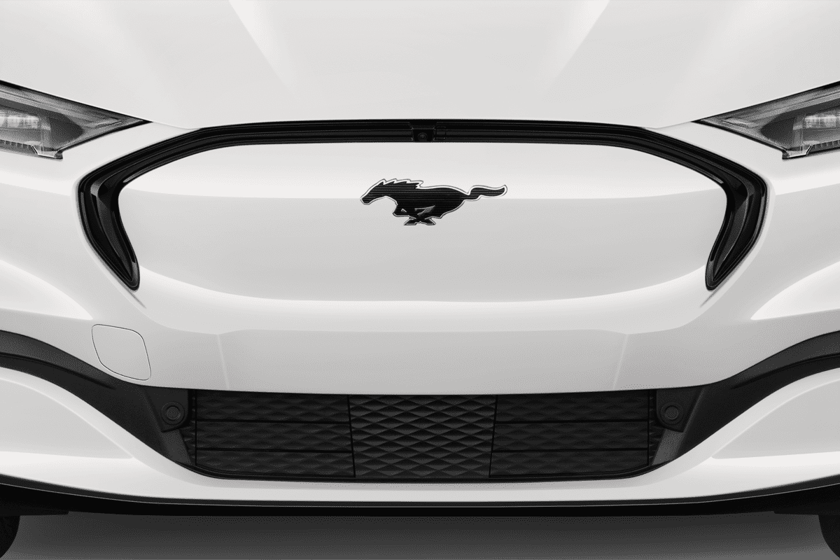 Kühlergrill eines Ford Mach E