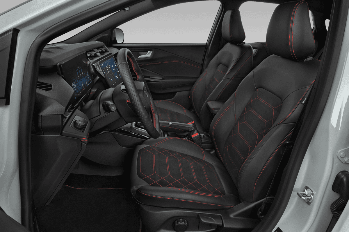 Vordersitze eines Ford Puma