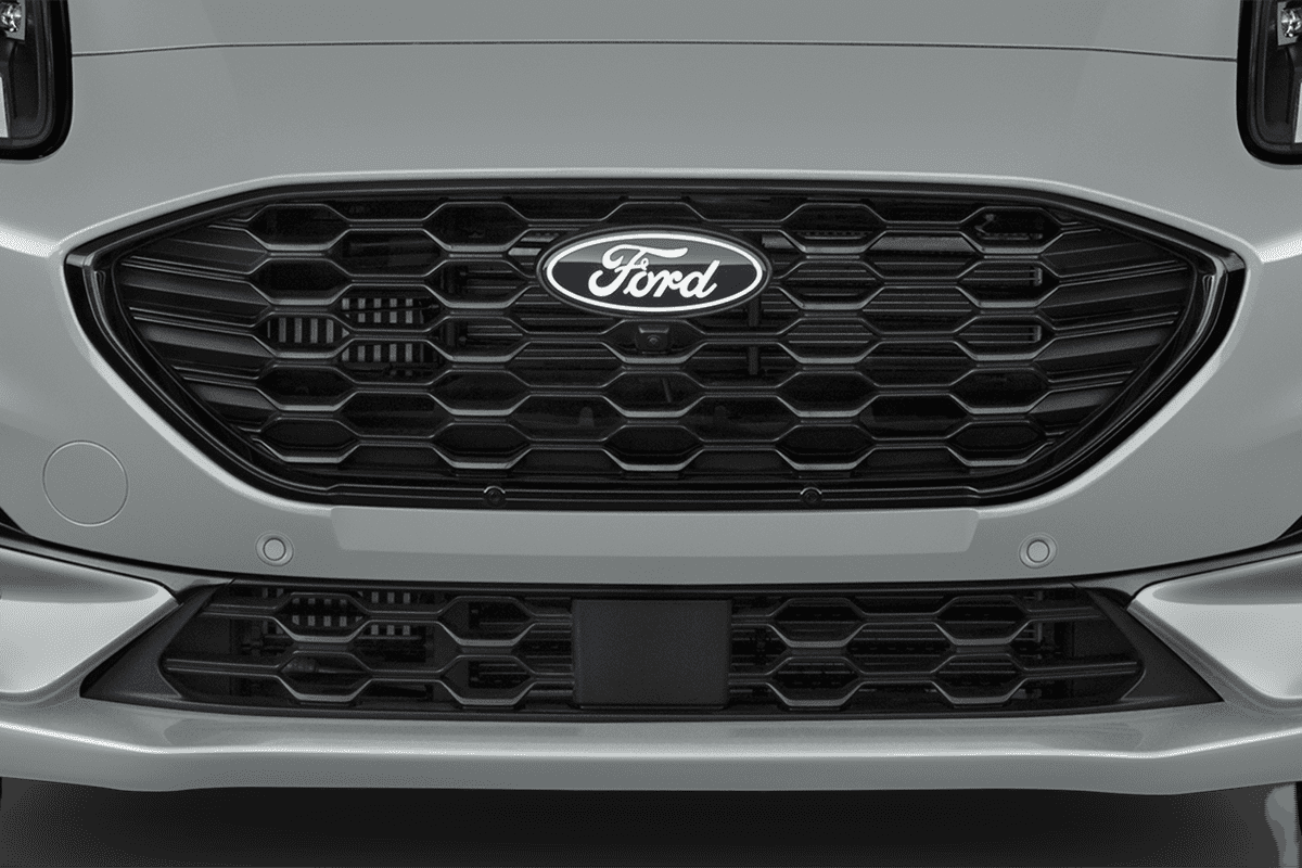 Kühlergrill eines Ford Puma