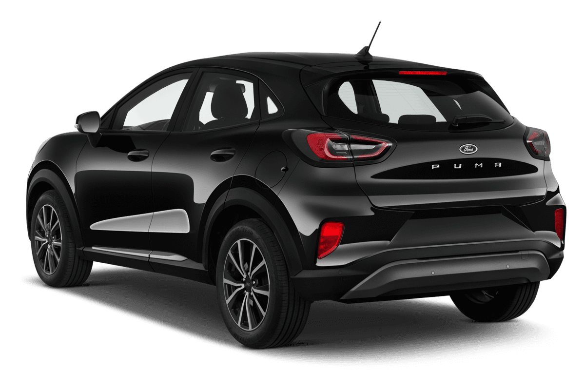 Schräge Heckansicht eines Ford Puma, freigestellt