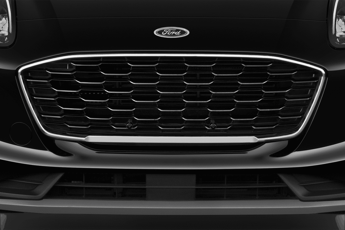 Kühlergrill eines Ford Puma