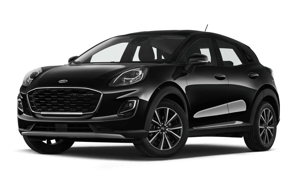 Tiefe, schräge Heckansicht eines Ford Puma, freigestellt