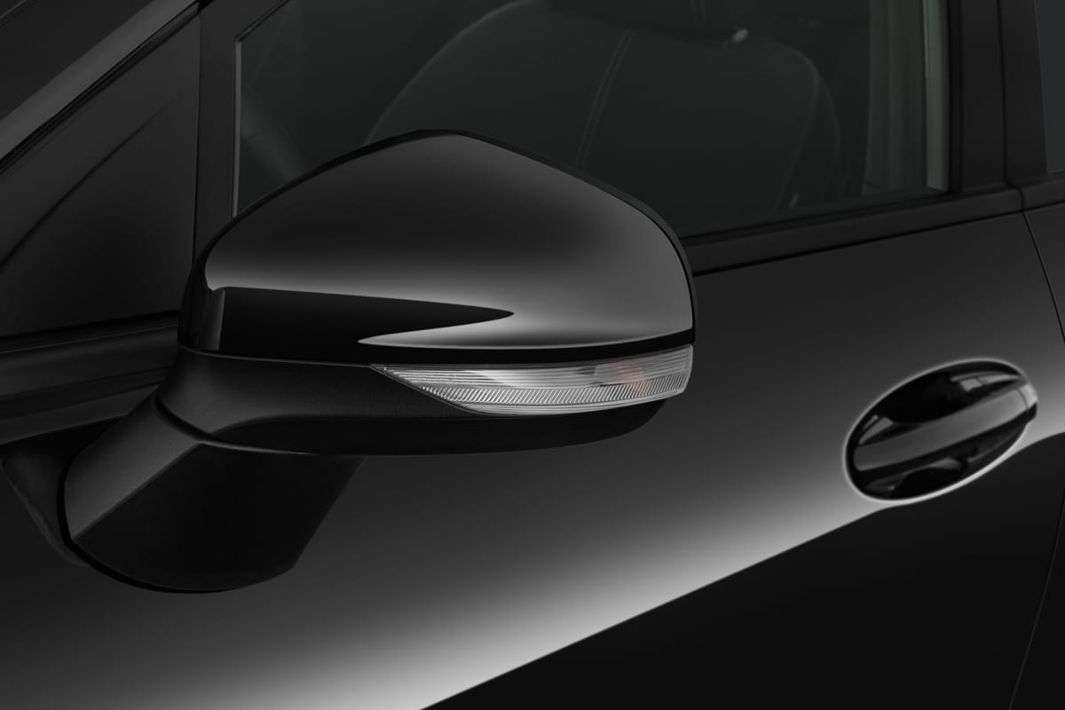 Rückspiegel eines Ford Puma