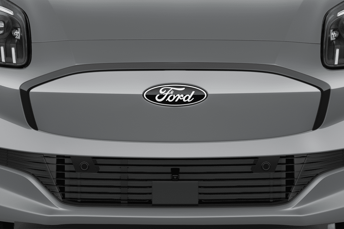 Kühlergrill eines Ford Puma Gen-E