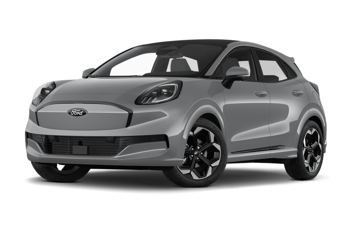 Tiefe, schräge Heckansicht eines Ford Puma Gen-E, freigestellt