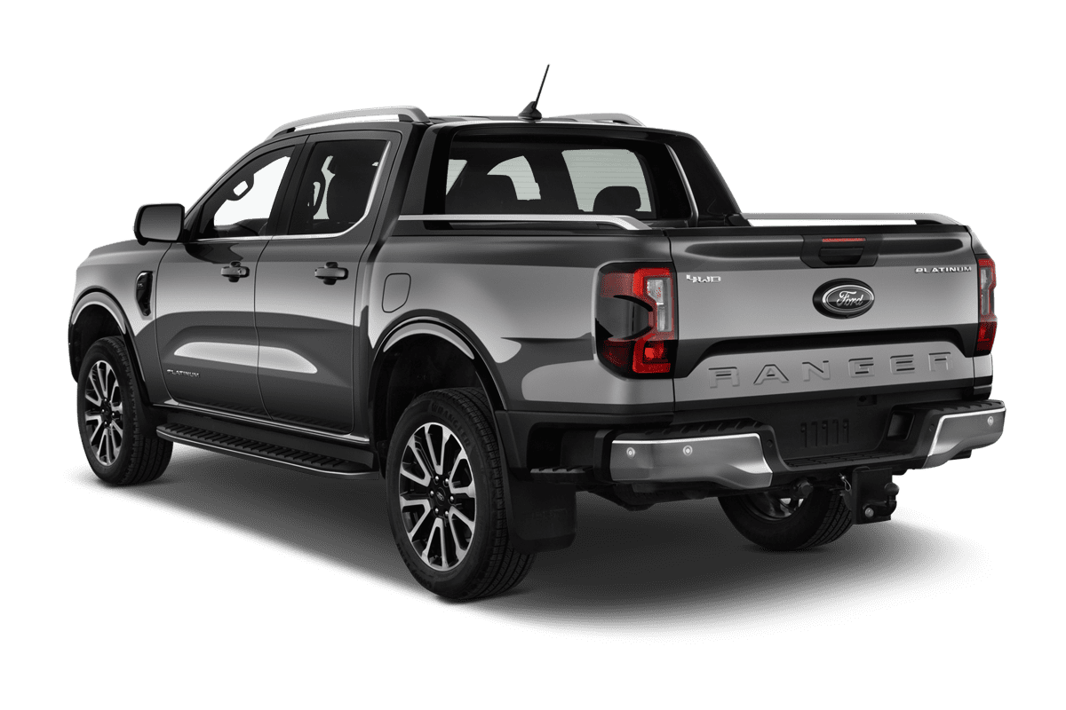 Schräge Heckansicht eines Ford Ranger Plug-in-Hybrid , freigestellt