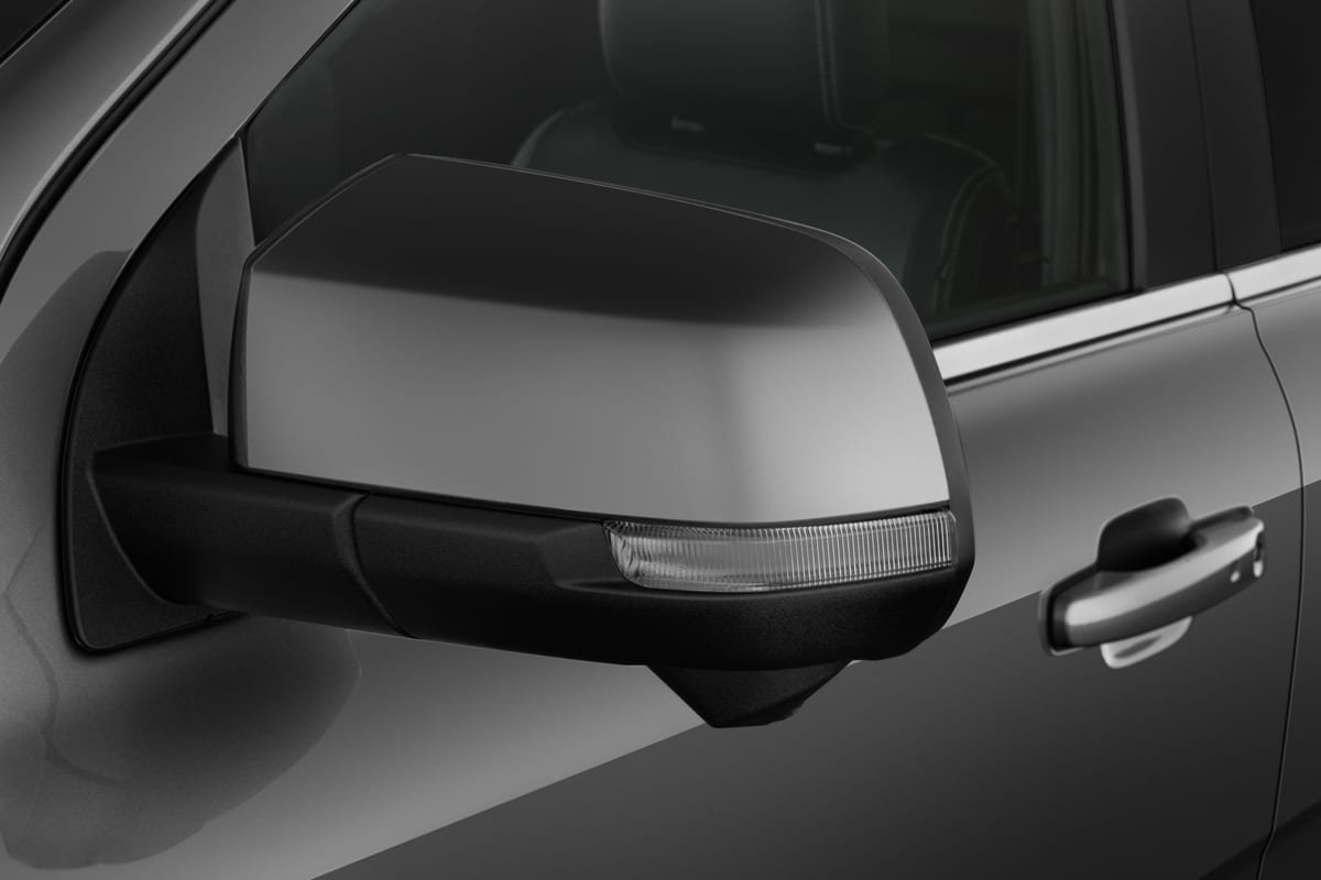 Rückspiegel eines Ford Ranger Plug-in-Hybrid 