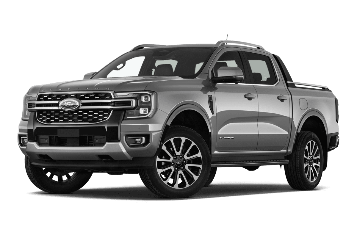 Tiefe, schräge Heckansicht eines Ford Ranger, freigestellt