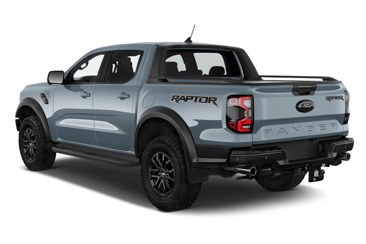 Schräge Heckansicht eines Ford Ranger Raptor, freigestellt
