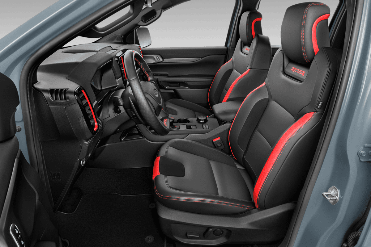 Vordersitze eines Ford Ranger Raptor