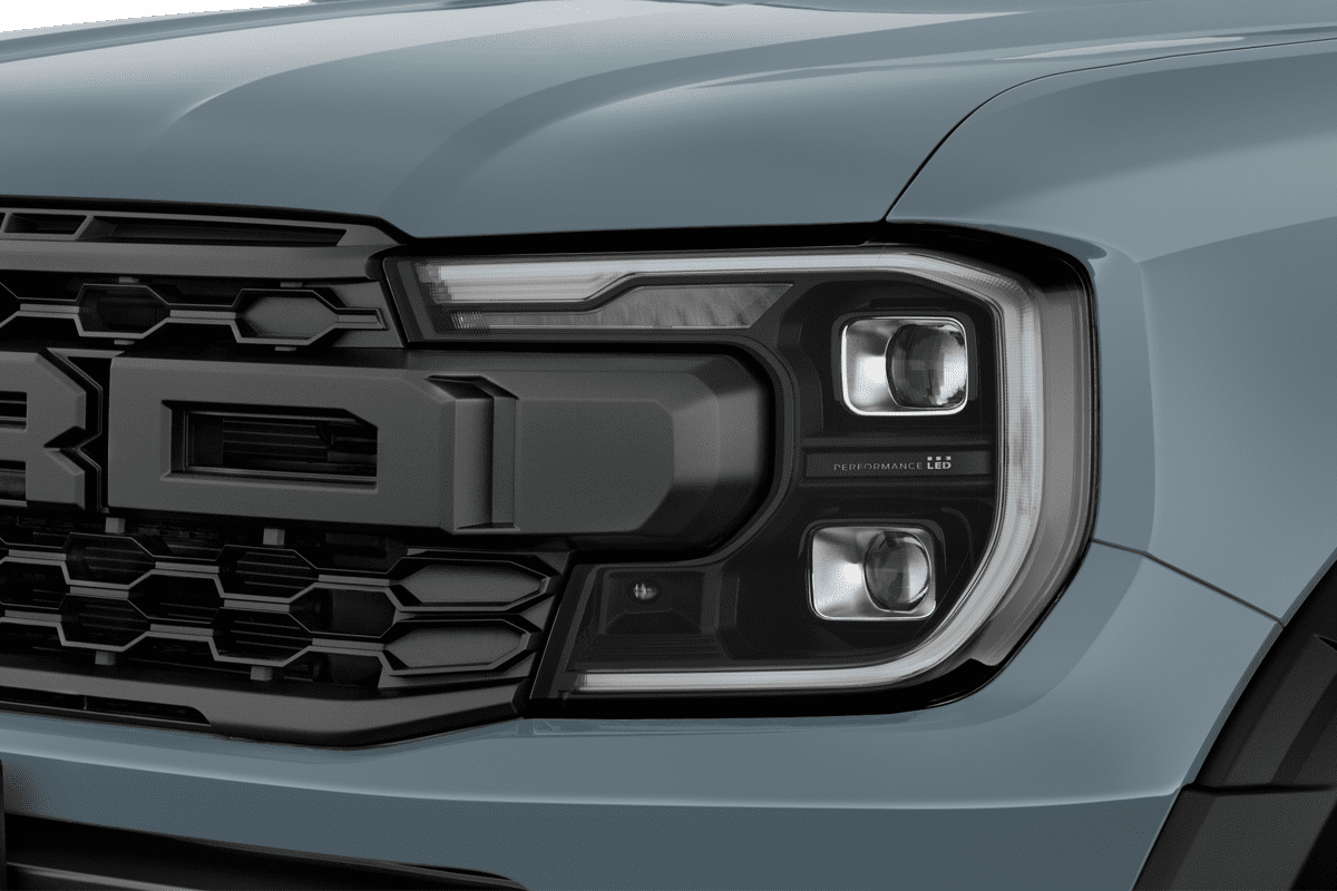 Frontscheinwerfer eines Ford Ranger Raptor