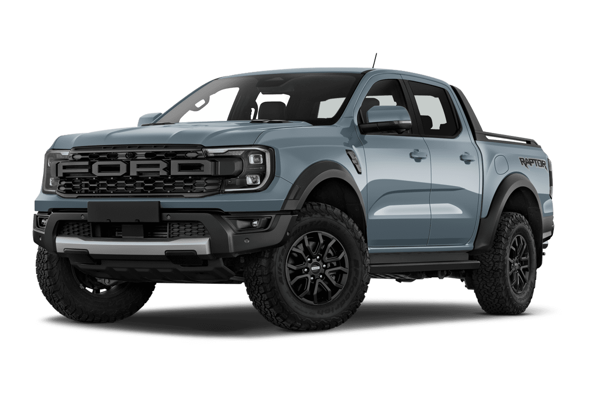 Tiefe, schräge Heckansicht eines Ford Ranger Raptor, freigestellt