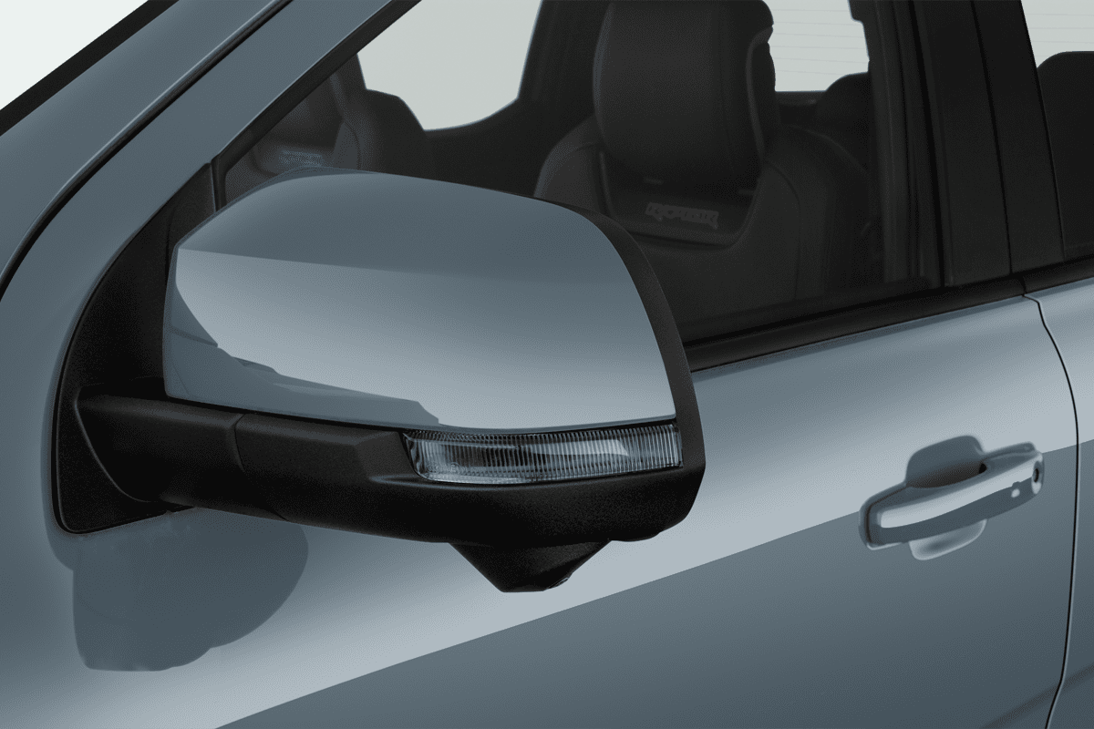 Rückspiegel eines Ford Ranger Raptor