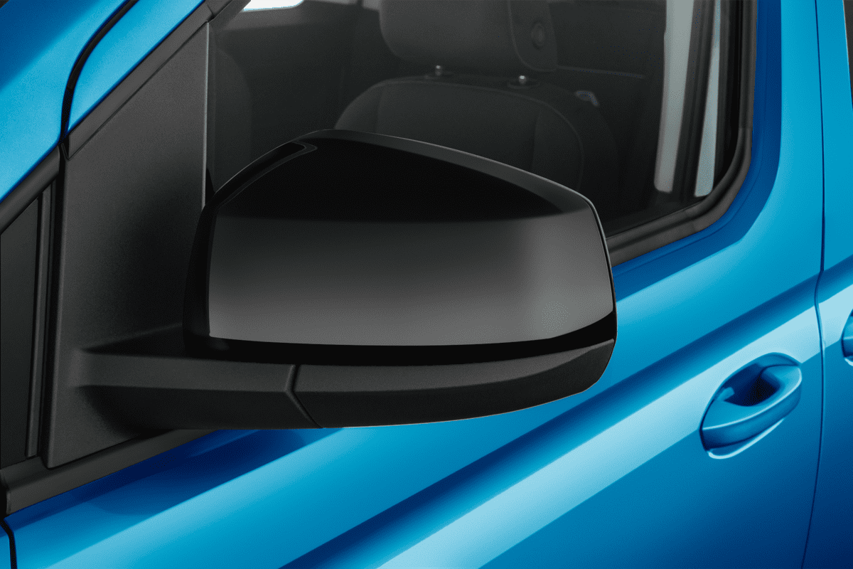 Rückspiegel eines Ford Tourneo Connect Plug-in-Hybrid