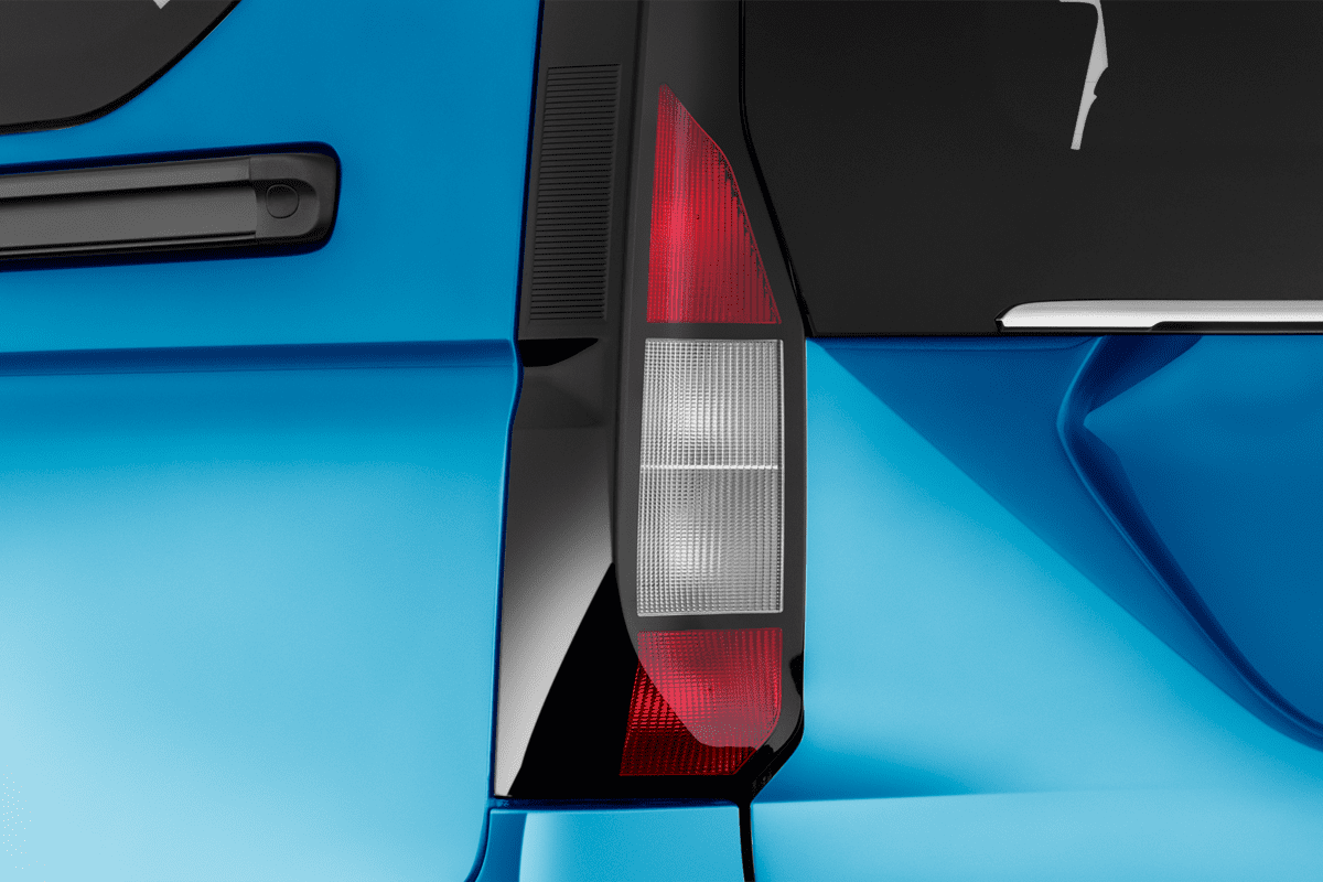 Heckleuchten eines Ford Tourneo Connect Plug-in-Hybrid