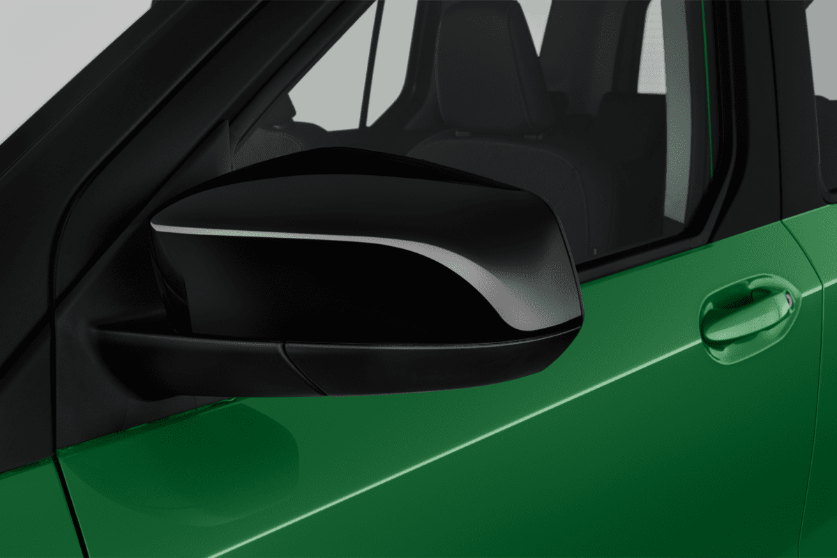 Rückspiegel eines Ford Tourneo Courier