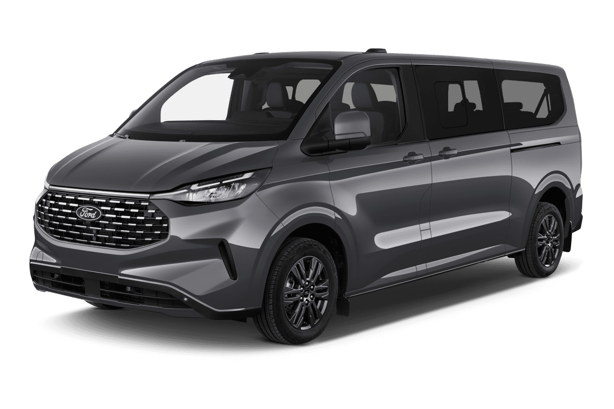 Schräge Frontansicht eines Ford Tourneo Custom, freigestellt