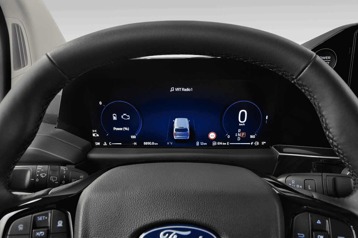 Kombiinstrument eines Ford Tourneo Custom Plug-In-Hybrid 