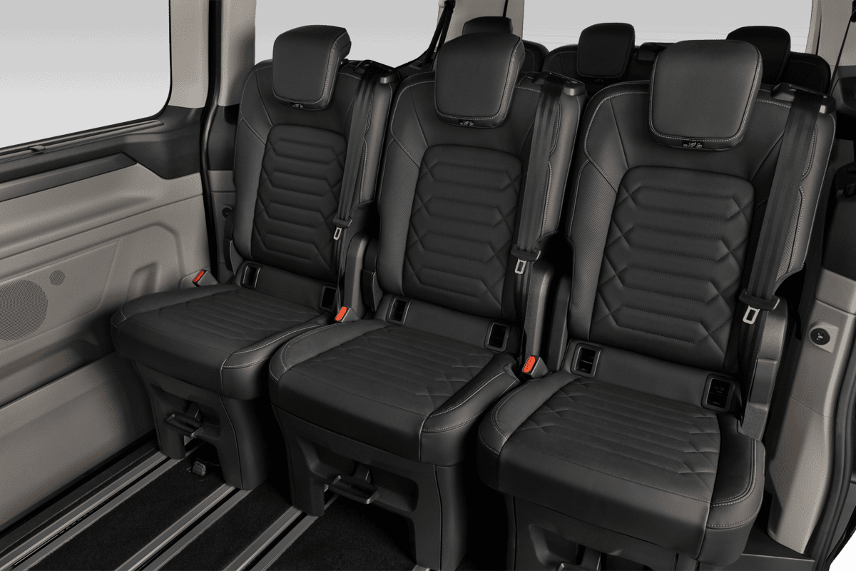 Rücksitzbank eines Ford Tourneo Custom Plug-In-Hybrid 
